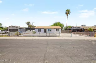 1929 N 69th Dr, Phoenix, AZ 85035 - Photo 6