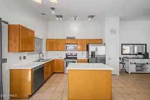 2863 W Muriel Dr, Phoenix, AZ 85053 - Photo 10