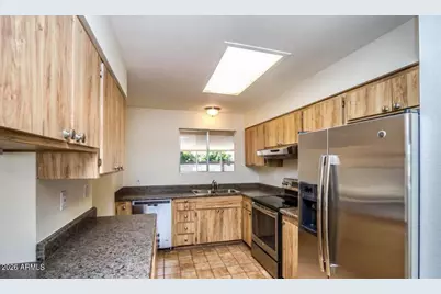 11802 N Hacienda Drive, Sun City, AZ 85351 - Photo 6