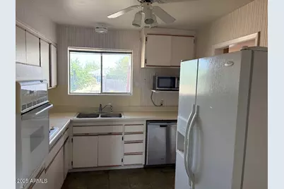 11007 W Florida Avenue, Sun City, AZ 85351 - Photo 4