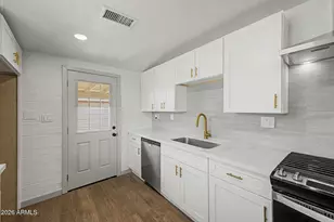 6414 W Mitchell Dr, Phoenix, AZ 85033 - Photo 12