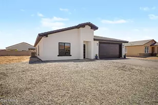10094 W Mission Dr, Arizona City, AZ 85123 - Photo 2