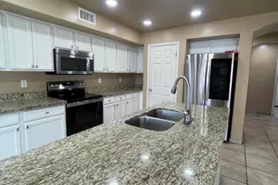1466 E Holiday Dr, Casa Grande, AZ 85122 - Photo 4