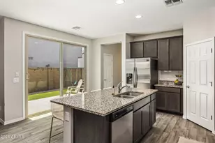 2022 W Desert Hollow Dr, Phoenix, AZ 85085 - Photo 8