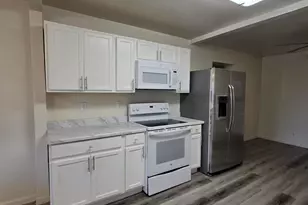 3024 N 37th Dr, Phoenix, AZ 85019 - Photo 8