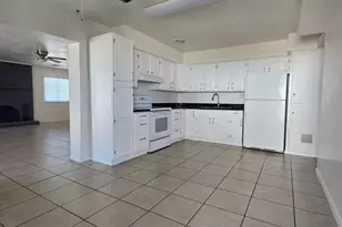 6917 W Highland Ave, Phoenix, AZ 85033 - Photo 2