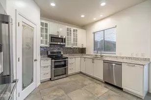 7202 S 40th Ln, Phoenix, AZ 85041 - Photo 12