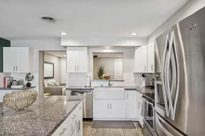 7635 E Minnezona Avenue, Scottsdale, AZ 85251 - Photo 6