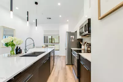 4220 N 32nd Street #Unit 37, Phoenix, AZ 85018 - Photo 4