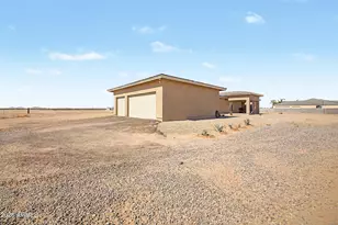 849 N Shannon Pl, Casa Grande, AZ 85193 - Photo 2