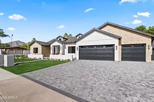 3415 N 47th Pl, Phoenix, AZ 85018 - Photo 32