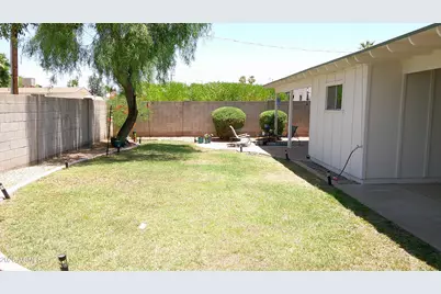 8608 E Highland Avenue, Scottsdale, AZ 85251 - Photo 28