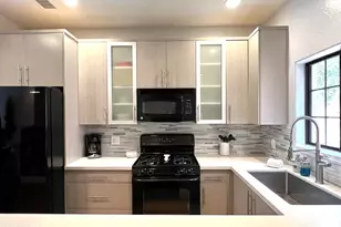 3437 E Avalon Dr, Phoenix, AZ 85018 - Photo 8