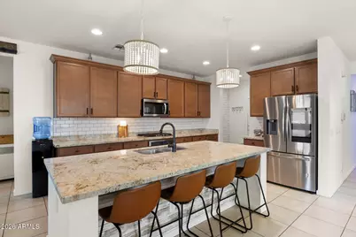 18759 W Yucatan Drive, Surprise, AZ 85388 - Photo 10