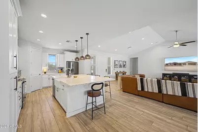 14642 W Plum Road, Surprise, AZ 85387 - Photo 10