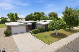 10333 W Highwood Ln, Sun City, AZ 85373 - Photo 2