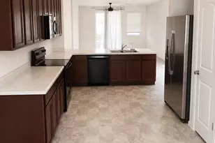 12552 W Midway Ave, Glendale, AZ 85307 - Photo 2