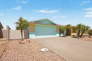 11426 N Blue Ridge Dr, Sun City, AZ 85351 - Photo 2