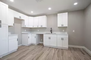 7727 W Earll Dr, Phoenix, AZ 85033 - Photo 10