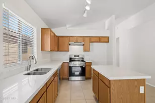 826 E Potter Dr, Phoenix, AZ 85024 - Photo 4