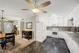 14011 N Newcastle Dr, Sun City, AZ 85351 - Photo 8