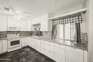 14011 N Newcastle Dr, Sun City, AZ 85351 - Photo 6