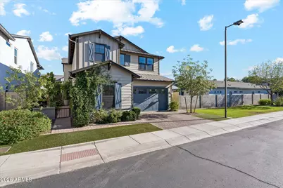 3829 E Crittenden Lane, Phoenix, AZ 85018 - Photo 2
