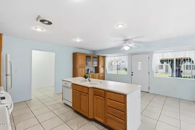 10339 W Prairie Hills Circle, Sun City, AZ 85351 - Photo 34