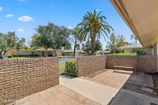 10339 W Prairie Hills Cir, Sun City, AZ 85351 - Photo 8