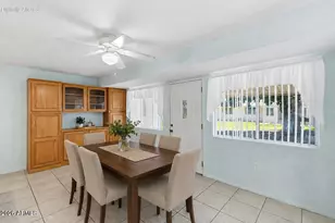 10339 W Prairie Hills Cir, Sun City, AZ 85351 - Photo 4