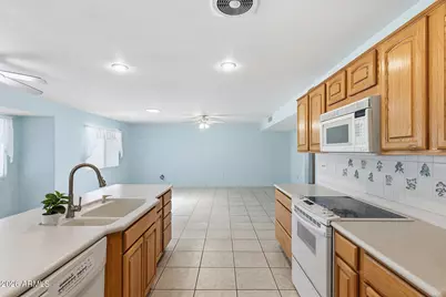 10339 W Prairie Hills Circle, Sun City, AZ 85351 - Photo 18