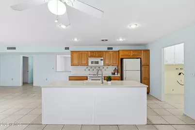 10339 W Prairie Hills Circle, Sun City, AZ 85351 - Photo 16