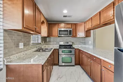 5618 N 35th Drive, Phoenix, AZ 85019 - Photo 10