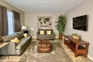2303 S Cottonwood Dr, Tempe, AZ 85282 - Photo 2