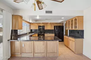 2262 S Emerson Cir, Mesa, AZ 85210 - Photo 32