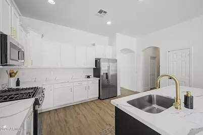 10709 E Knowles Avenue, Mesa, AZ 85209 - Photo 12