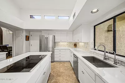 9795 E Mission Lane, Scottsdale, AZ 85258 - Photo 12