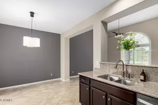 3660 E Zachary Dr, Phoenix, AZ 85050 - Photo 6