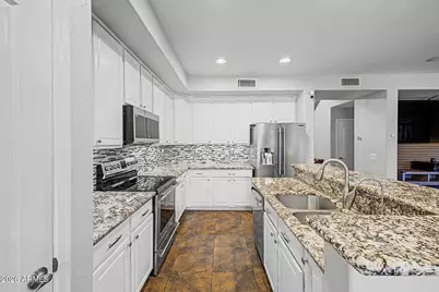 7725 S 21st Drive, Phoenix, AZ 85041 - Photo 32