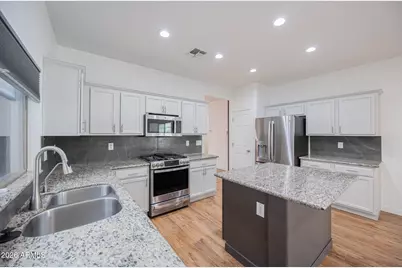 7111 S 21st Drive, Phoenix, AZ 85041 - Photo 10