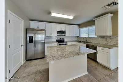207 E Valley View Drive, Phoenix, AZ 85042 - Photo 6