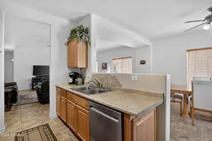 566 E Renegade Pl, San Tan Valley, AZ 85143 - Photo 10