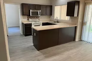 442 W El Freda Rd, Tempe, AZ 85284 - Photo 2