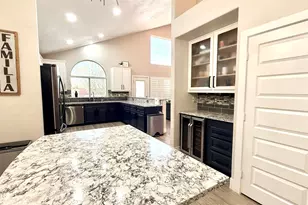 3879 E Amberwood Dr, Phoenix, AZ 85048 - Photo 18