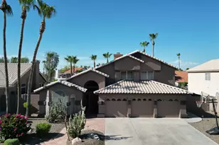 3879 E Amberwood Dr, Phoenix, AZ 85048 - Photo 2