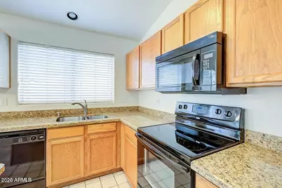 197 W Oxford Lane, Gilbert, AZ 85233 - Photo 2