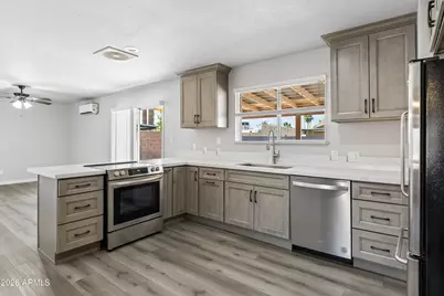 12409 N Columbine Drive, Phoenix, AZ 85029 - Photo 2