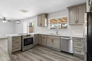 12409 N Columbine Dr, Phoenix, AZ 85029 - Photo 2