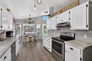 527 W Kelton Ln, Phoenix, AZ 85023 - Photo 12