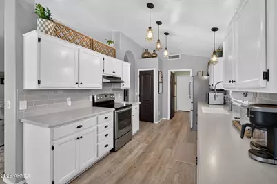 527 W Kelton Lane, Phoenix, AZ 85023 - Photo 10